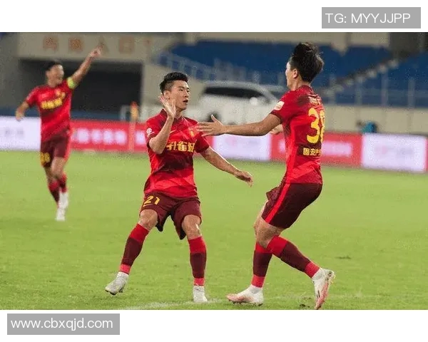 南京飞盘队在运动攀岩联赛中以95分领跑积分榜展现强劲实力